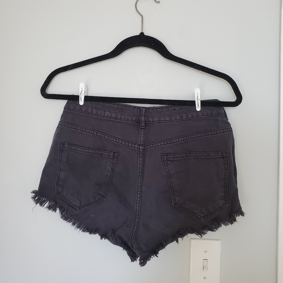H&M HIGH WAISTED BLACK SHORTS - Picture 2 of 4